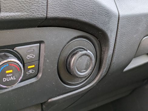 Used 2022 Nissan Frontier SV image 31