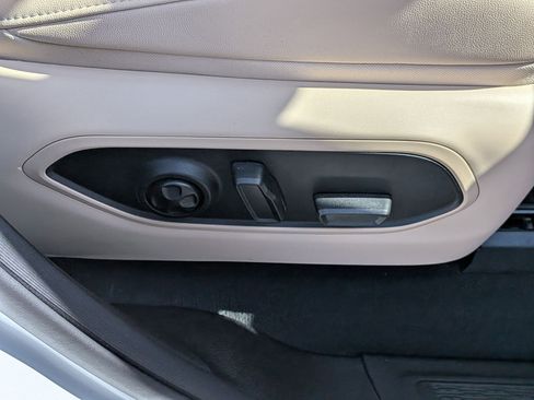 Used 2023 Jeep Grand Cherokee L Limited w/ Black Appearance Package image 37