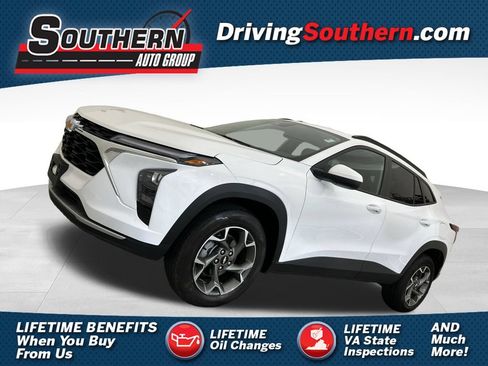 Used 2025 Chevrolet Trax LT w/ LT Convenience Package FWD image 1