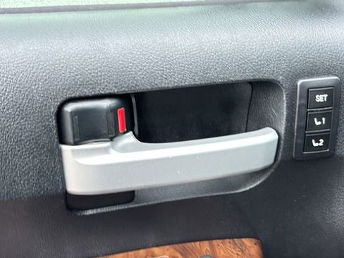 Used 2010 Toyota Tundra Limited image 9