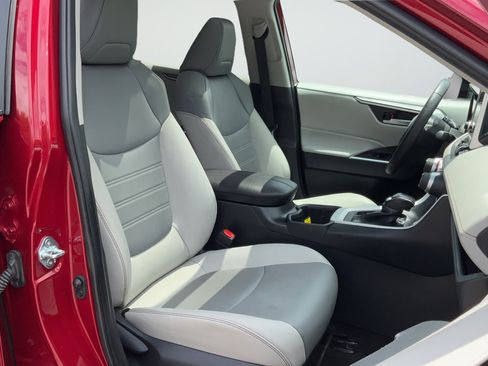 Used 2025 Toyota RAV4 XLE Premium FWD image 19