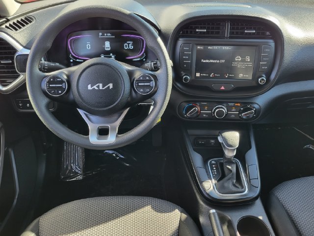 Used 2025 Kia Soul LX FWD image 6