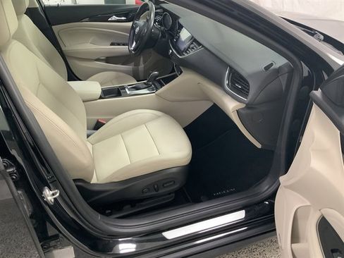 Used 2018 Buick Regal Essence w/ Driver Confidence Package #1 image 22