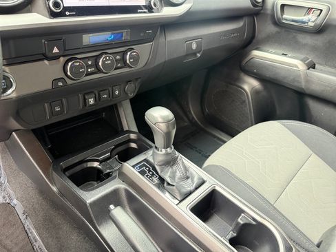 Used 2022 Toyota Tacoma TRD Off-Road image 13