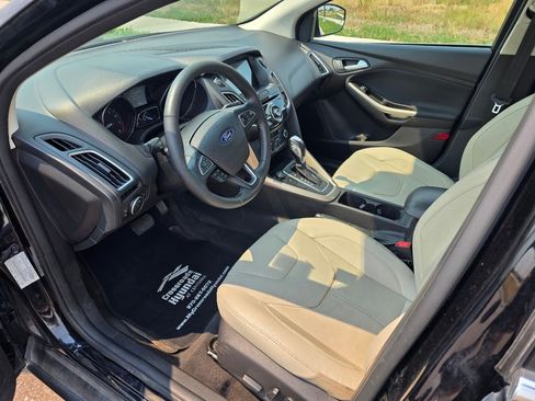 Used 2018 Ford Focus Titanium FWD image 25