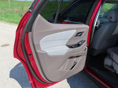 Used 2019 Chevrolet Traverse LT w/ LT Premium Package AWD/4WD image 31