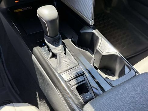 Used 2025 Toyota Camry SE FWD image 19