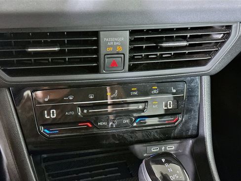 Used 2025 Volkswagen Jetta SE FWD image 24
