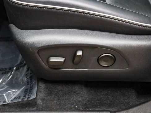 Used 2025 Buick Enclave Sport Touring w/ Power Package image 21