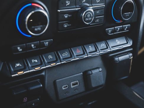 Used 2021 Chevrolet Silverado 1500 LTZ w/ LTZ Premium Package image 15