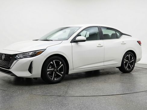 Used 2025 Nissan Sentra SV image 3