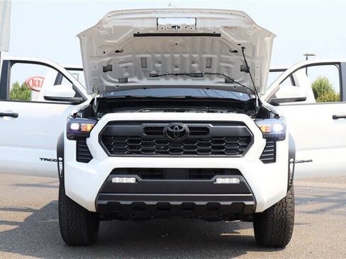 Used 2024 Toyota Tacoma TRD Off-Road AWD/4WD image 41