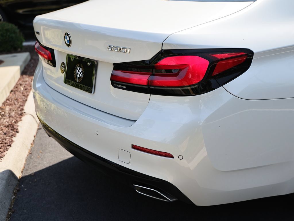 Used 2022 BMW 530i xDrive w/ Convenience Package AWD/4WD image 9