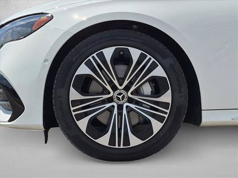 Used 2025 Mercedes-Benz E 350 4MATIC Sedan image 23