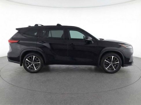 Used 2022 Toyota Highlander XSE image 11