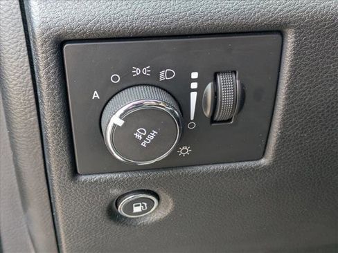 Used 2017 Jeep Grand Cherokee Altitude AWD/4WD image 14