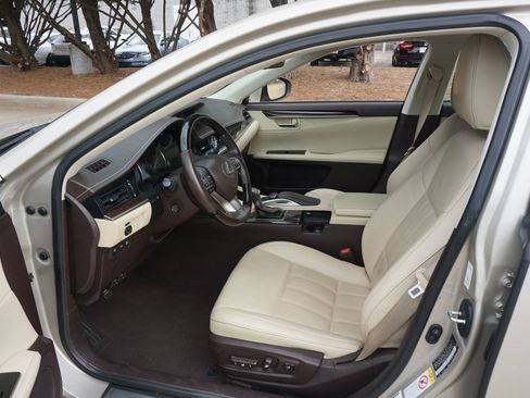 Used 2018 Lexus ES 350 w/ Luxury Package w/Wood Trim FWD image 2