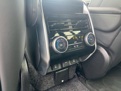 New 2026 Land Rover Range Rover Long Wheelbase SE AWD/4WD image 24