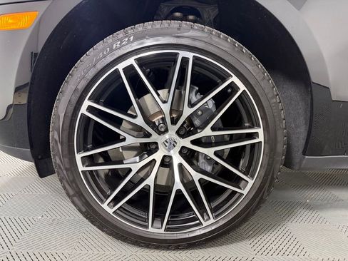 Certified 2026 Porsche Macan AWD/4WD image 11
