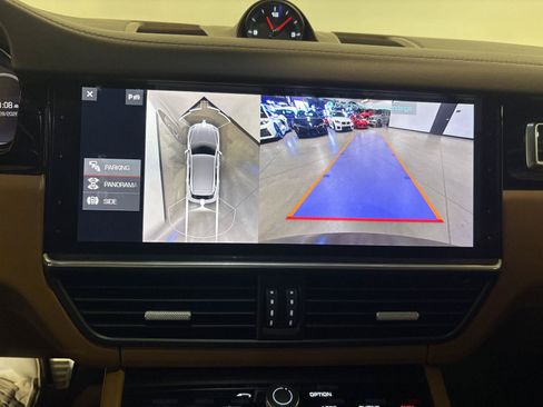 Used 2021 Porsche Cayenne Turbo AWD/4WD image 28
