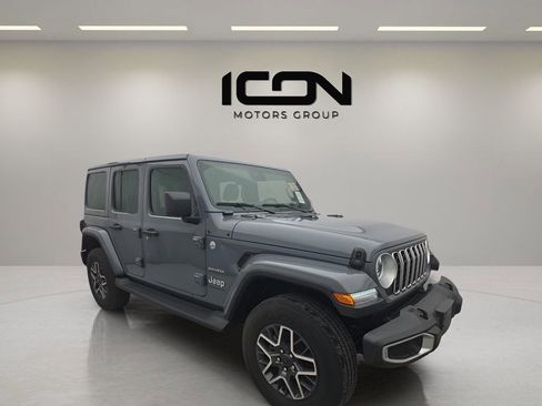 Used 2024 Jeep Wrangler Unlimited Sahara w/ Dual Top Group AWD/4WD image 4