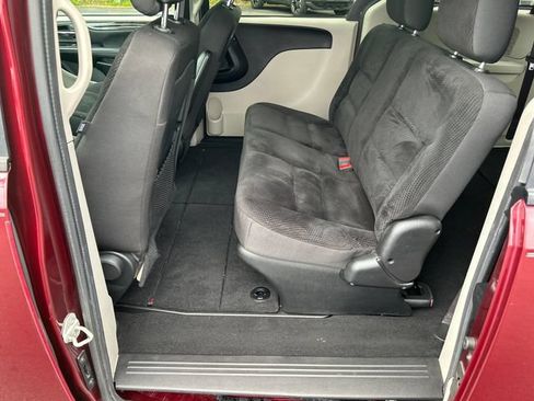 Used 2019 Dodge Grand Caravan SE w/ UConnect Hands-Free Group FWD image 24