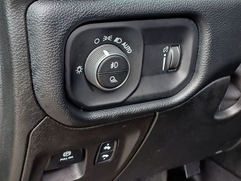 Used 2021 RAM 1500 Big Horn AWD/4WD image 9
