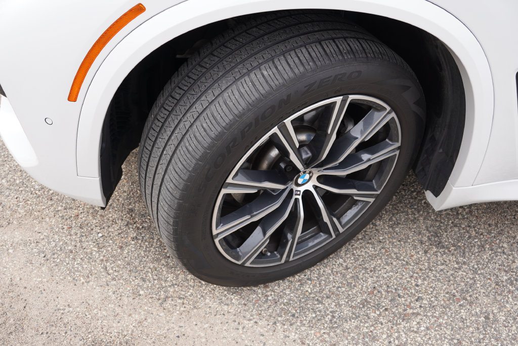 Used 2023 BMW X5 xDrive40i w/ M Sport Package AWD/4WD image 13