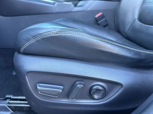 Used 2019 Toyota RAV4 Limited w/ Carpet Mat Package image 14