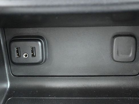 Used 2022 Chevrolet Colorado LT w/ LT Convenience Package image 26