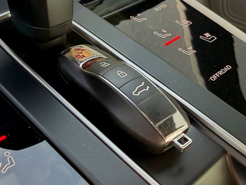 Used 2025 Porsche Macan S AWD/4WD image 43