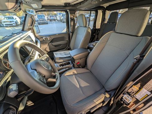 New 2026 Jeep Gladiator Sport image 13