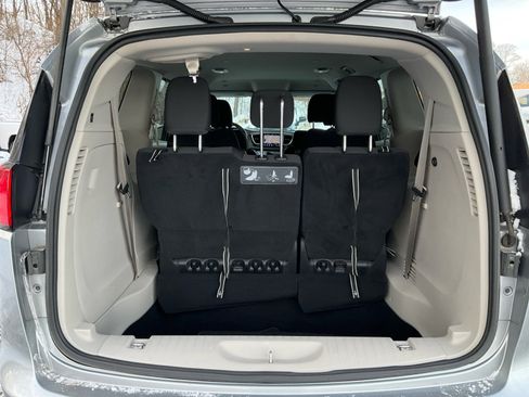 Used 2019 Chrysler Pacifica Touring Plus w/ Advanced Safetytec Group image 35