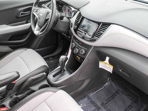 Used 2022 Chevrolet Trax LT w/ LT Convenience Package image 17