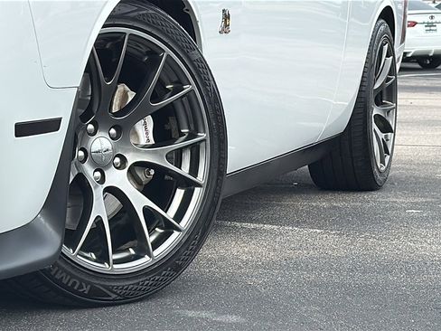 Used 2016 Dodge Challenger R/T Scat Pack w/ Leather Interior Group image 3