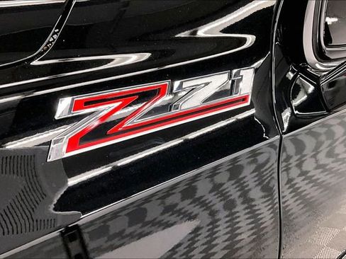 Used 2025 Chevrolet Suburban Z71 image 36