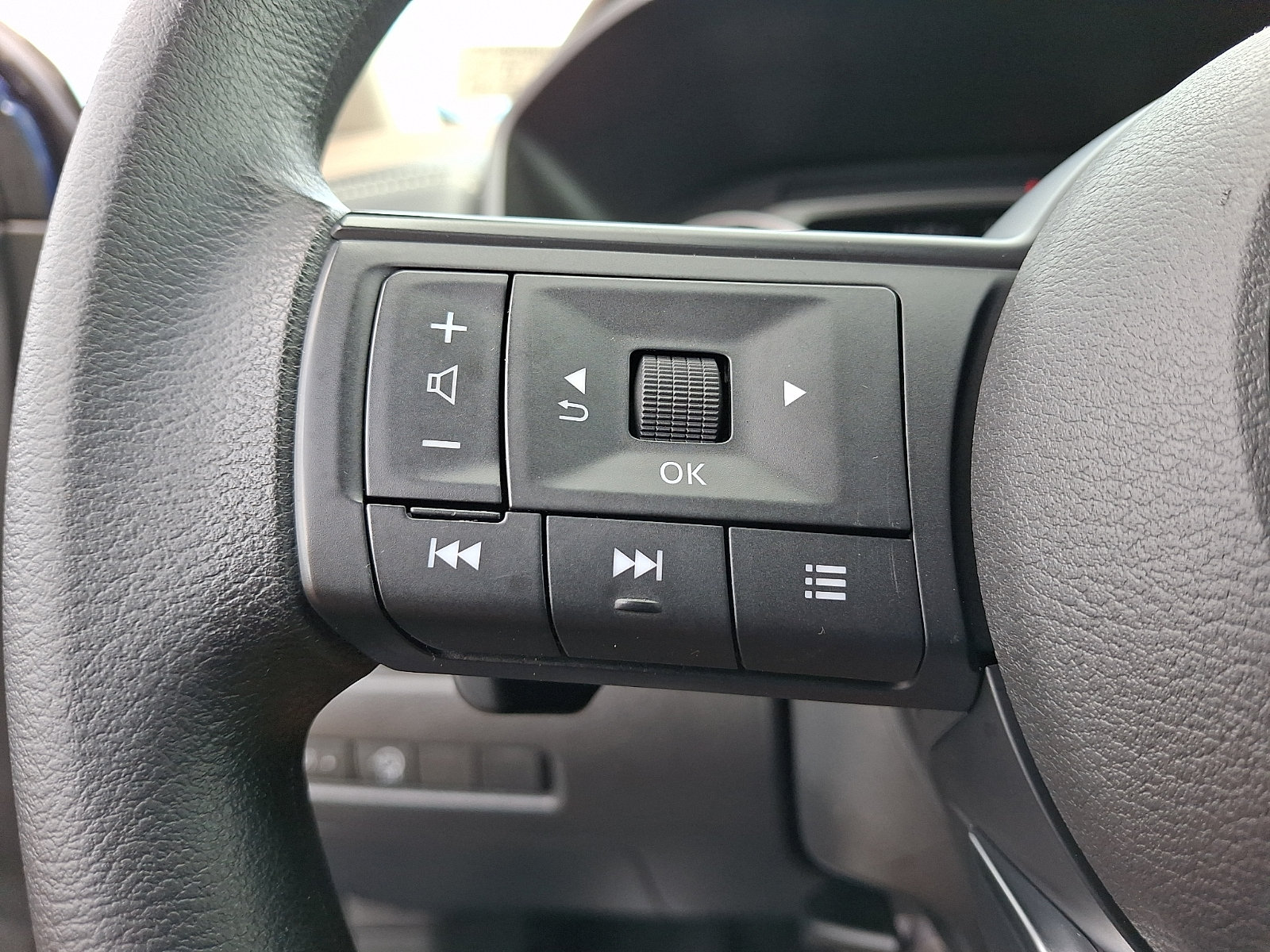 Used 2023 Nissan Rogue S AWD/4WD image 20