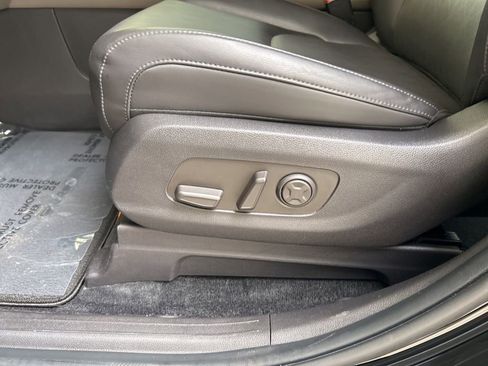 Used 2025 Kia Carnival EX image 58