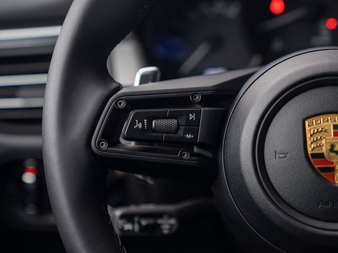 Certified 2026 Porsche Macan image 7