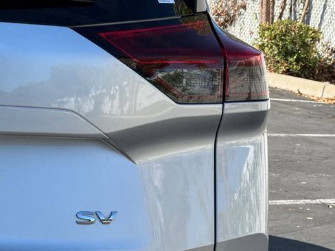 Certified 2023 Nissan Rogue SV image 33