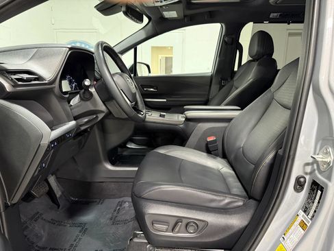Used 2022 Toyota Sienna XLE Woodland Edition w/ Protection Package (TMS) AWD/4WD image 12
