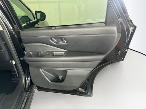 Used 2023 Nissan Pathfinder SL w/ Black Appearance Package FWD image 32
