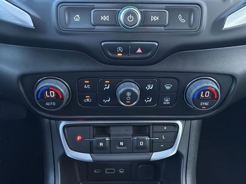 Used 2022 GMC Terrain SLE w/ Driver Convenience Package FWD image 22