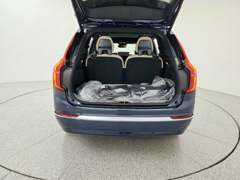 New 2026 Volvo XC90 T8 Plus w/ Protection Package Premier AWD/4WD image 15