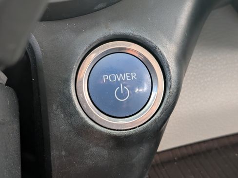 Used 2023 Toyota Sienna XLE FWD image 34