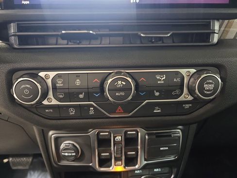New 2026 Jeep Gladiator Sport AWD/4WD image 23