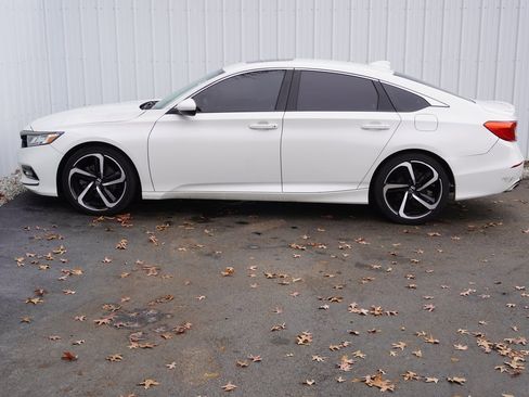 Used 2019 Honda Accord Sport image 3