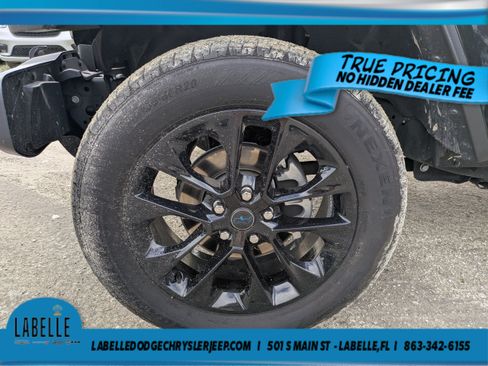 Used 2025 Jeep Wrangler Unlimited Sahara w/ Safety Group AWD/4WD image 11