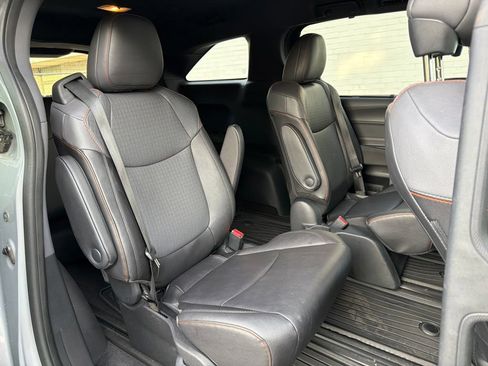 Used 2023 Toyota Sienna XSE AWD/4WD image 11
