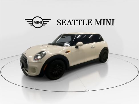 Used 2017 MINI Cooper 2-Door Hardtop FWD image 5